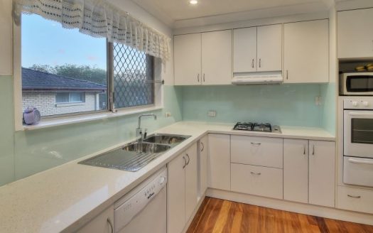 AIR CONDITIONED 4 BEDROOM HOME IN IDEAL MACGREGOR LOCATION
