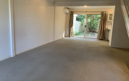 FANTASTIC LOCATION & RESORT STYLE LIVING AIR CONDITION HOME