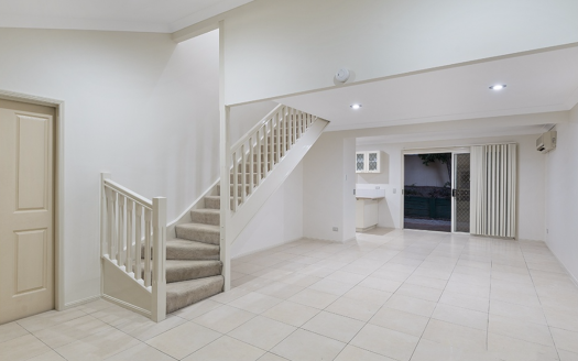 AIR CONDITIONER HOME!!! FANTASTIC LOCATION & RESORT STYLE LIVING