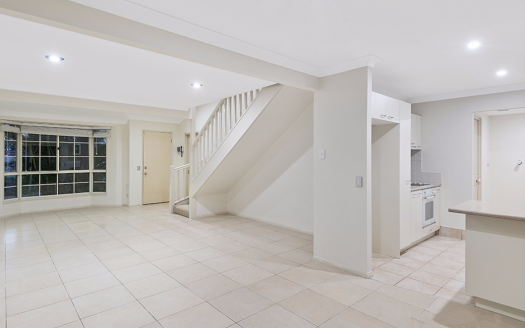 AIR CONDITIONER HOME!!! FANTASTIC LOCATION & RESORT STYLE LIVING