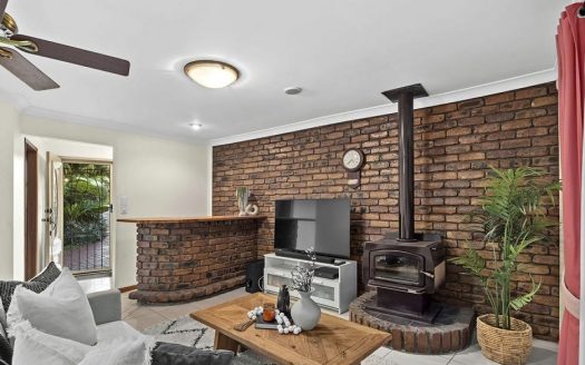 Charming Family Retreat with Solar Energy and Swimming Pool